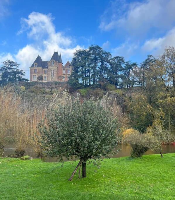 Gite Familial Au Bord De L'Orne, Au Pied Du Chateau De Mesnil-Glaise Villa La Courbe Exterior photo