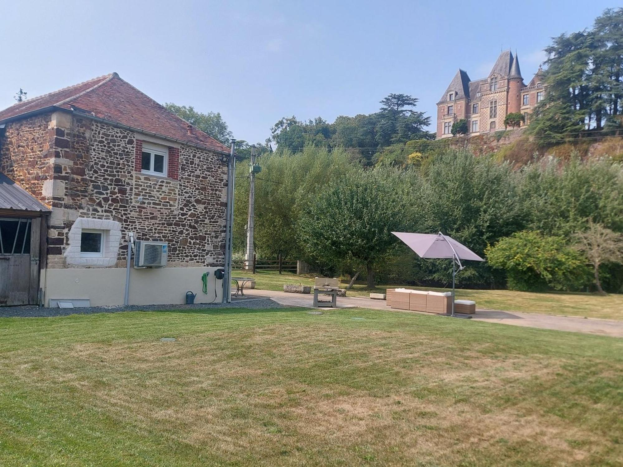 Gite Familial Au Bord De L'Orne, Au Pied Du Chateau De Mesnil-Glaise Villa La Courbe Exterior photo